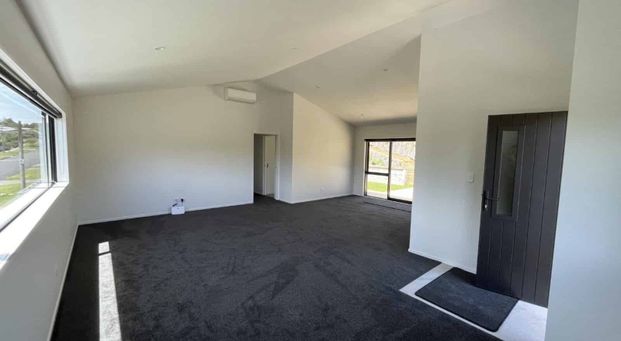 Modern Family Living in Spotswood - Photo 1