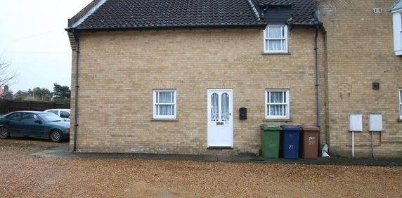 2 bedroom end of terrace house to rent - Photo 2