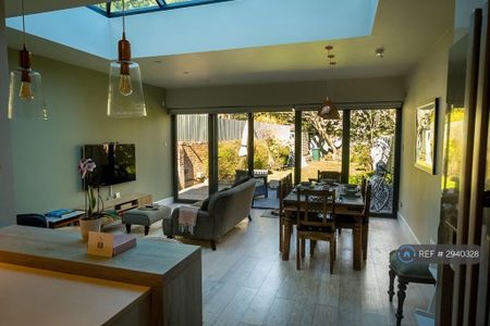 3 bedroom semi-detached house to rent - Photo 3