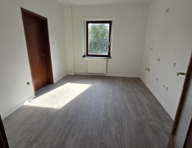 schöne 3 Zimmer Wohnung in Hattingen Niederbonsfeld Nähe Essen - Photo 1