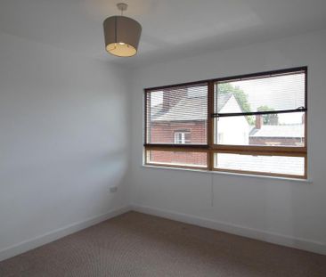 3 bedroom flat to rent - Photo 6