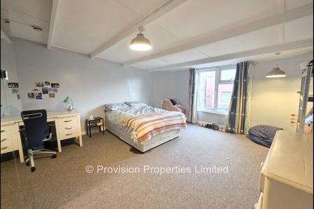 6 Bedroom Houses Hyde Park Leeds - Photo 3