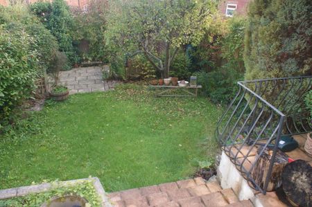 4 bedroom semi-detached house to rent - Photo 5