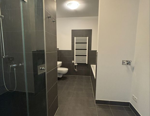 Moderne 2-Zimmer-Wohnung in Berlin mit Balkon und Spielplatz - Photo 1