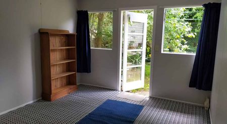 Furnished or unfurnished self contained studio - Photo 5