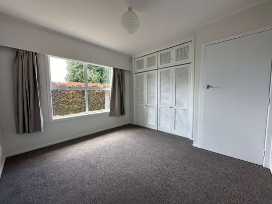 Charming Elevated Unit in the Heart of Mt Eden - A Perfect Blend of Comfort and Convenience! - Photo 1