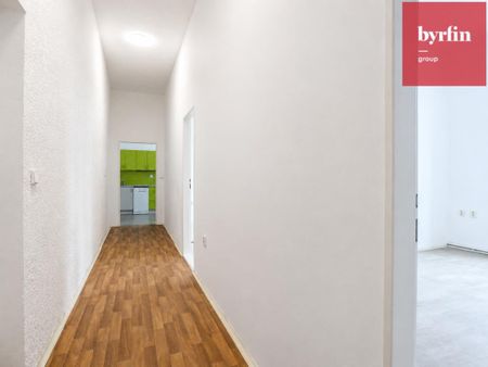 Pronájem bytu 2+1 62 m2 - Fotografie 2