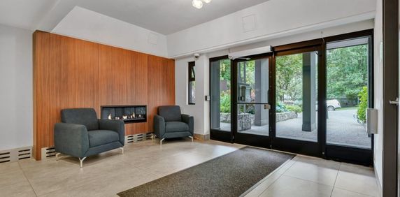 Lancaster House - Photo 2