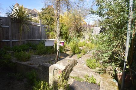 1 bedroom ground floor flat to rent - Photo 2