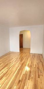 ** Because You Deserve a Home: Top Floor 4 1/2 Near Cote-des-Neiges Me - Photo 3