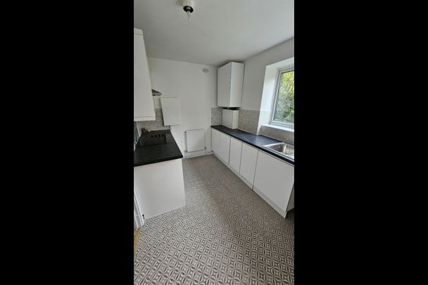 3 Bed Flat, East Ham, E6 - Photo 1