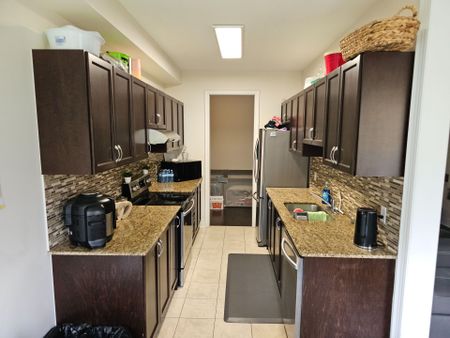 For Lease - 63 Collin Court, Richmond Hill, Ontario - Photo 2