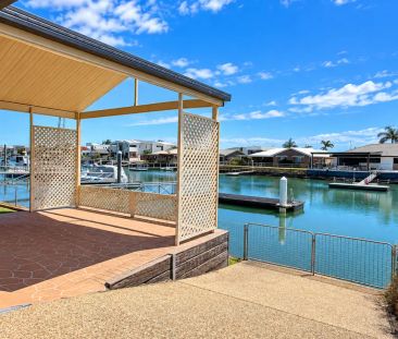 Spacious Canal Living with Ducted Air & Private Pontoon! - Photo 2