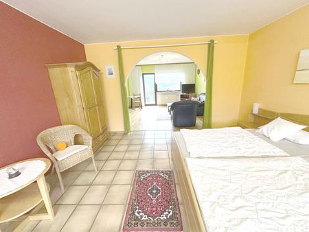 Helle Wohnung mit 2 Balkonen & Einbauküche – wahlweise möbliert! - Photo 4