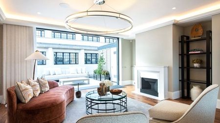 A Stunning Penthouse Apartment with Private Roof Terrace - Photo 3