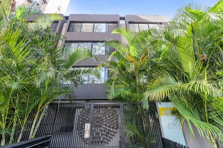 Beautifully Appointed Two Bedroom + Sun Room, Apartment In The Heart Of Darlinghurst. - Photo 2