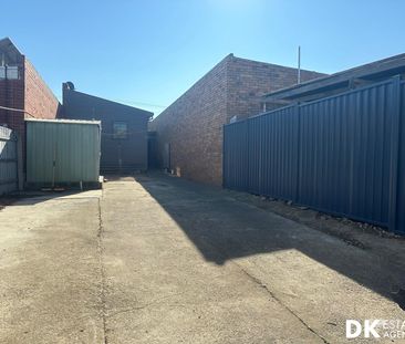 REAR Renovated Ultra-Modern 2 Bedrooms Home in Braybrook Location. - Photo 3