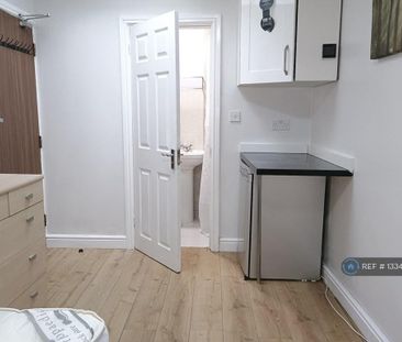 1 bedroom in a house share to rent - Photo 6