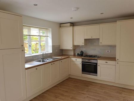 2 bedroom semi-detached house to rent - Photo 3