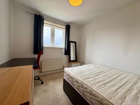 3 bedroom flat to rent - Photo 2
