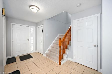 For Lease - 8 Buss Court, Thorold, Ontario - Photo 2