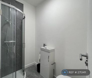 1 bedroom in a house share to rent - Photo 6