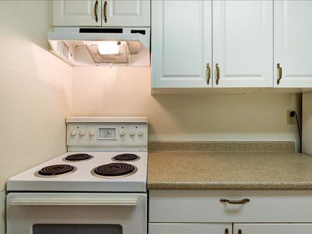 Lombardy Park Apartments - Photo 3