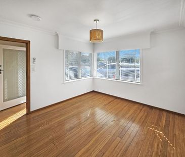 Glen Eden / Kelston 3brm Classic Home - Photo 2