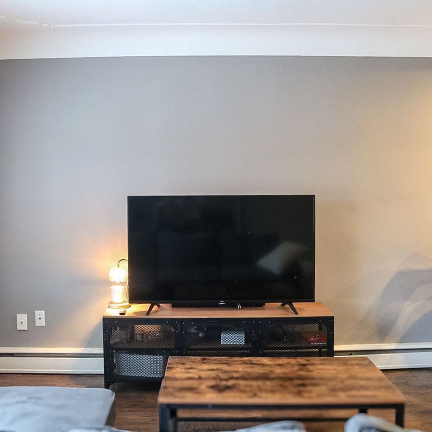 For Lease - 836 Concession Street Unit# 206, Hamilton, Ontario - Photo 1