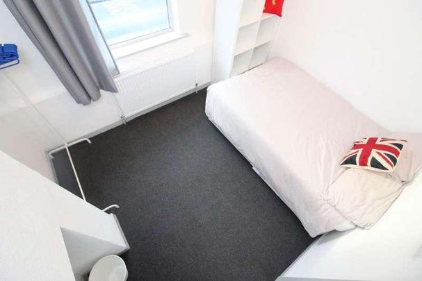 London Road - Bed Flat, S2 - Photo 1