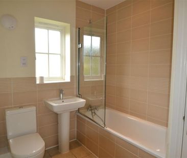 4 bedroom semi-detached house to rent - Photo 5