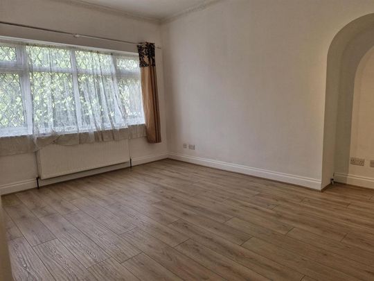 3 bedroom detached bungalow to rent - Photo 1