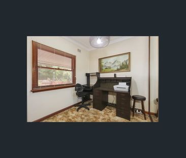 Spacious Family Home in Prime Girraween Location - Photo 4