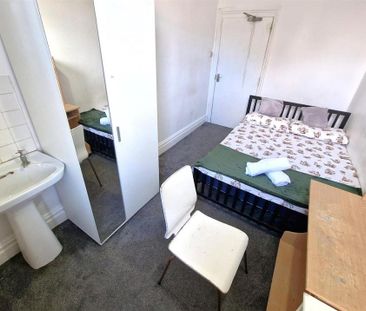 11 bedroom house share to rent - Photo 3