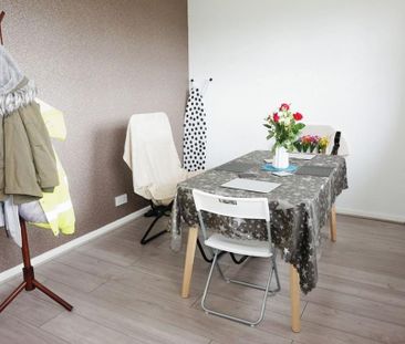 2 bedroom property to rent - Photo 1