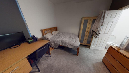 10 bedroom semi-detached house to rent - Photo 2