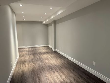For Lease - 325 Bathurst Glen Drive Unit# Lower, Vaughan, Ontario - Photo 3