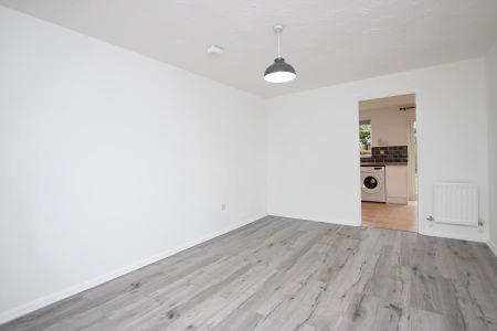 2 bedroom semi-detached house to rent - Photo 2