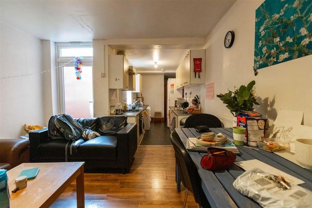 5 bedroom house to rent - Photo 1