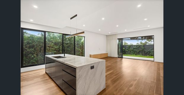 Spacious, Stylish and Sophisticated Townhouse - Photo 1