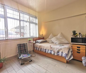 1 bed flat to rent in Kenton Park Road, Harrow, HA3 - Photo 2