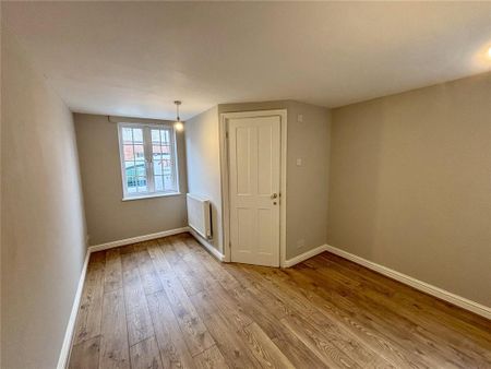 4 bedroom semi-detached house to rent - Photo 5