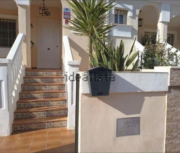 Alquiler de chalet adosado en Estación - Photo 4