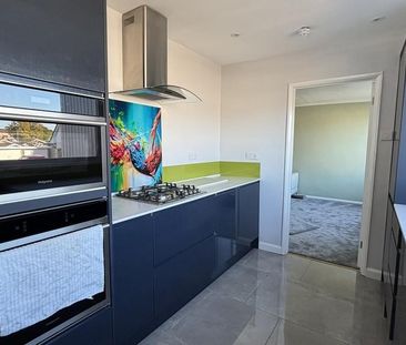 3 bedroom semi-detached bungalow to rent - Photo 2