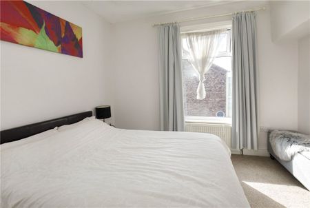 Well-presented 2 bedroom terrace property located in the popular South Bank area, just off Bishopthorpe Road. Just a short stroll from an abundance of local amenities including cafes, delis, restaurants and riverside walks into the city centre - Photo 5