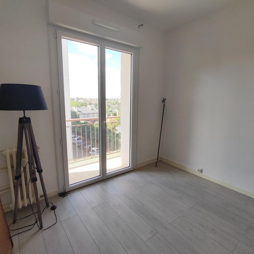 Location Appartement 4 pièces 97m² POITIERS 86000 - Photo 1