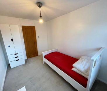 4 bedroom semi-detached house to rent - Photo 6