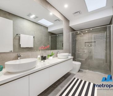 LUXURY FAMILY HOME IN DESIREABLE LOCATION - Photo 5