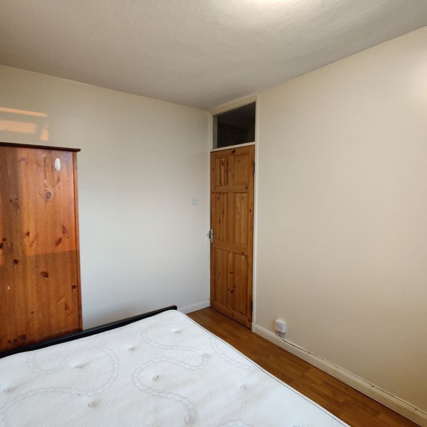 Room in a Shared Flat, Hathway House, SE15 - Photo 1