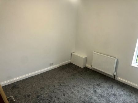 2 Bed Terraced House, Kingsley Road, NG2 - Photo 2